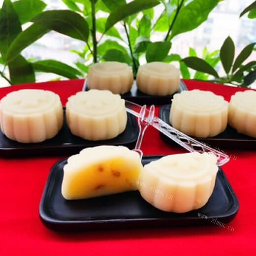 自制瓜子奶黄馅冰皮月饼