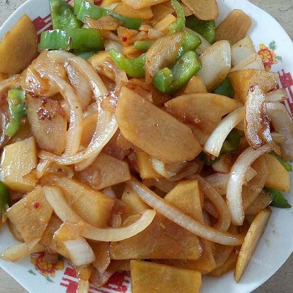家常青椒洋葱炒土豆片