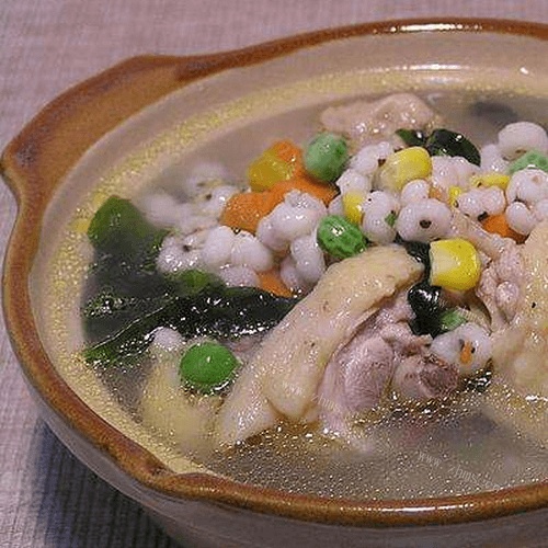 新鲜青菜蘑菇鸡腿汤