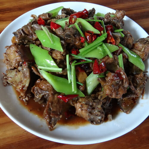 美味的爆炒鸡肉