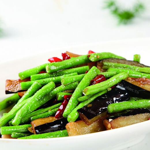 美味的茄子干煸四季豆