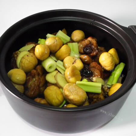 秘制砂锅蚝油栗子鸡