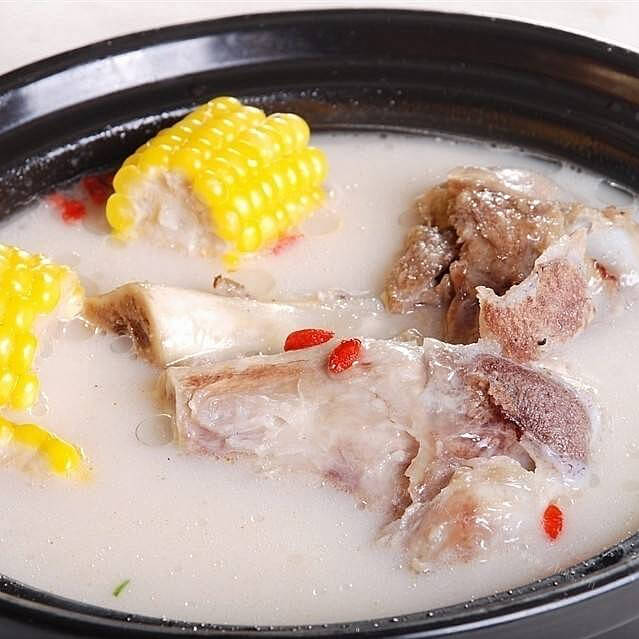 滋补药材筒骨汤
