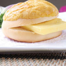 绵密紫薯乳酪面包