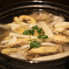 美味的海螺椰片煲鸡汤