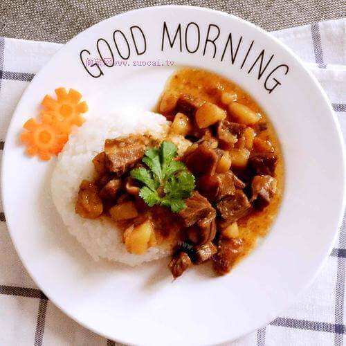 美味的牛肉土豆盖饭
