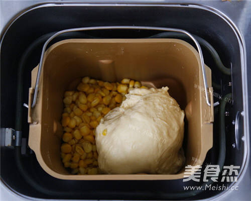 好吃的吞拿鱼肉松三明治做法图解3)