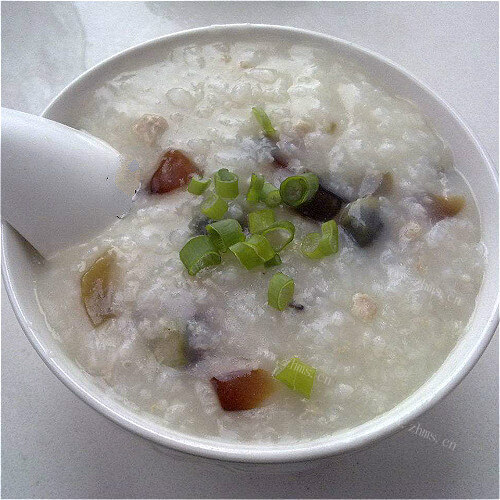 家乡风味莴笋叶肉片粥