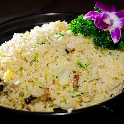 简洁版的肉丝圆白菜炒饭