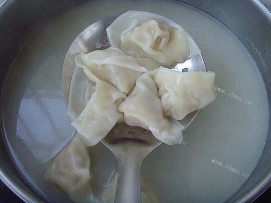 让你食欲十足的红油抄手做法图解7)