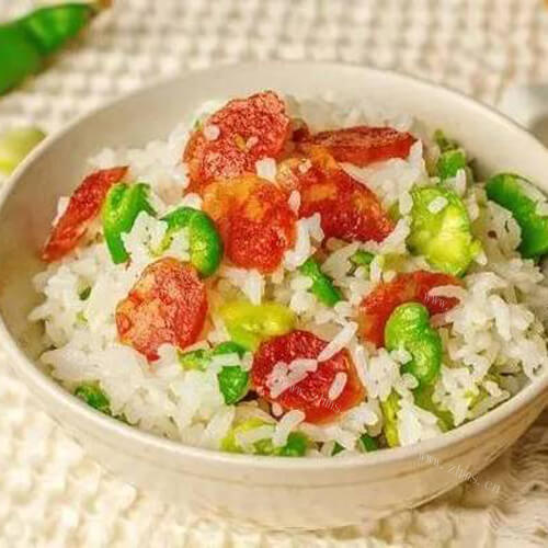 好吃的香肠蚕豆炒饭