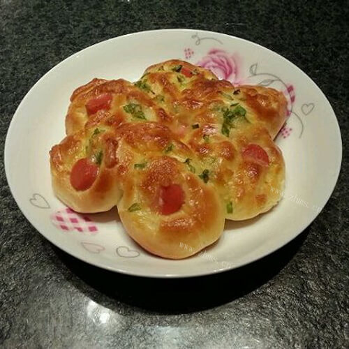 美味葱香芝士餐包