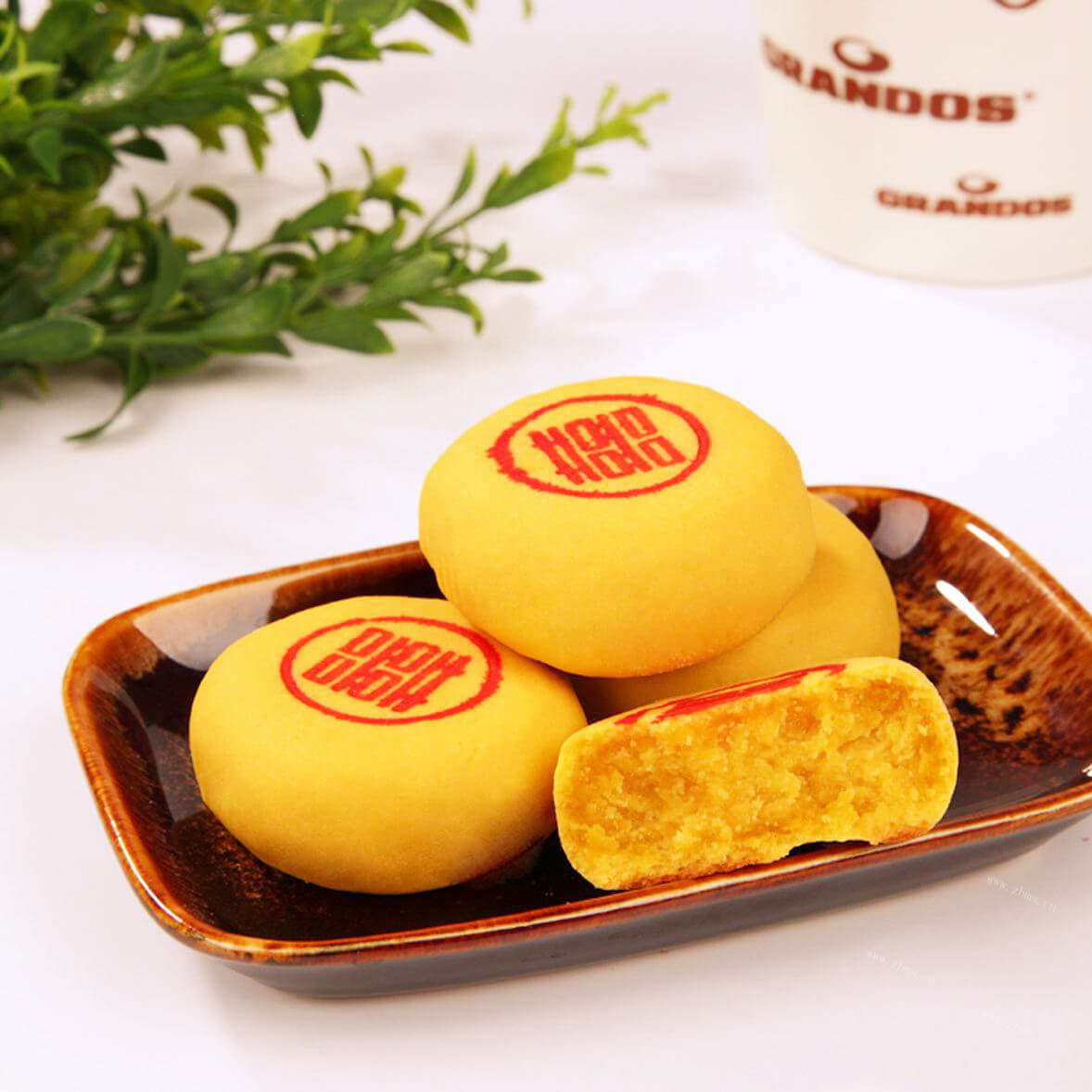 广式绿豆沙蛋黄月饼
