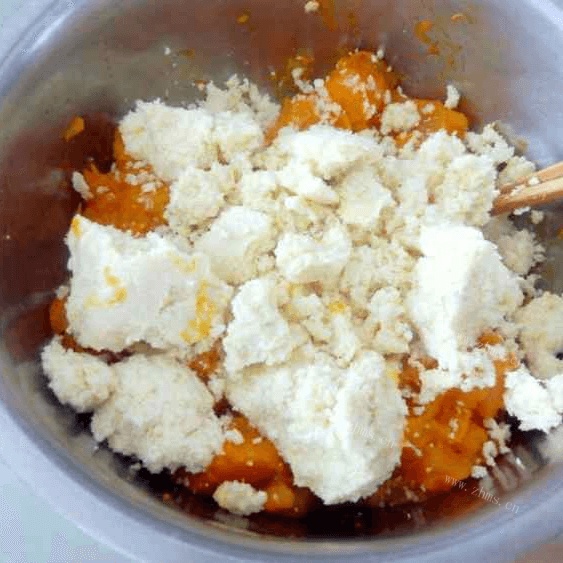 自制南瓜豆渣饼做法图解2)