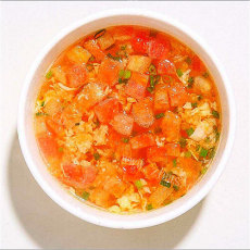 美味的西红柿鸡蛋豆苗汤