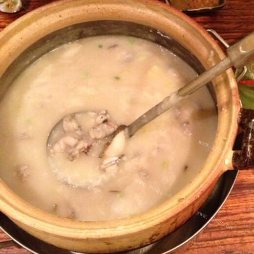 美味营养鮑魚蝦砂鍋粥
