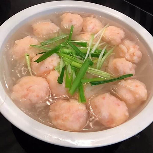 鲜香的虾丸萝卜汤