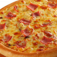 美味的香肠培根芝心披萨