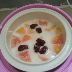 甜品木瓜红枣炖奶
