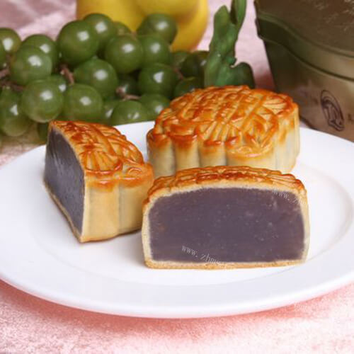 常见的广式五仁瑶柱月饼