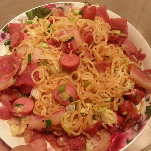 美味培根方便面卷