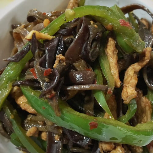 高颜值的青椒木耳肉丝