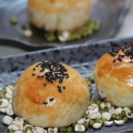 美味咸蛋黄椰蓉月饼