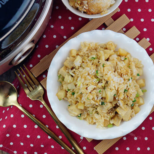 美味可口的茭白鱼饼饭