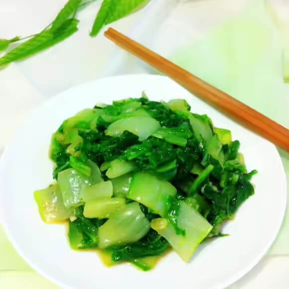 简单蒜茸炝拌小白菜做法图解3)
