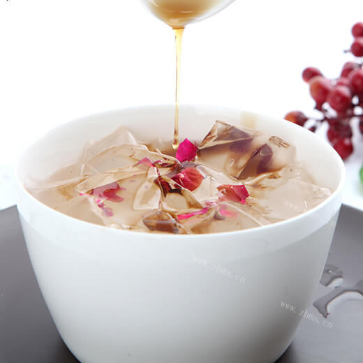美味的抹茶白凉粉
