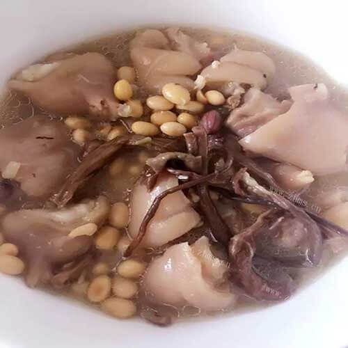 味道极好的茶树菇黄豆猪蹄煲