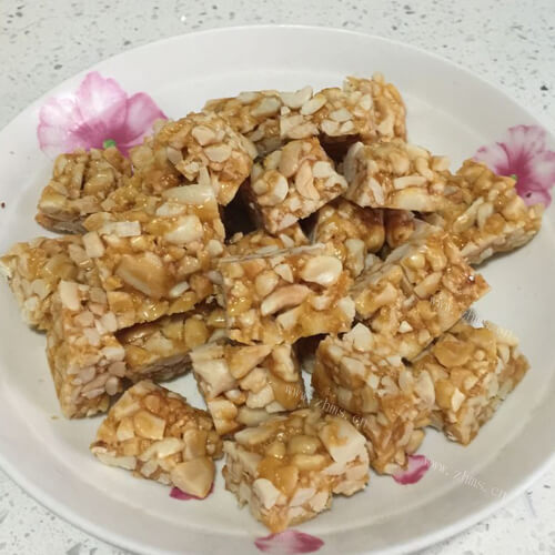 香脆的传统家庭自制花生糖