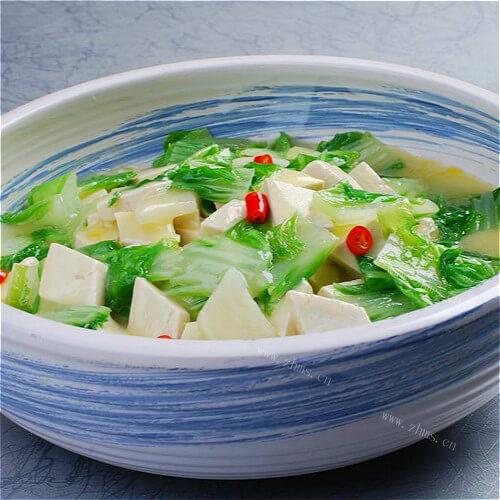 美味的白菜炖黑白豆腐