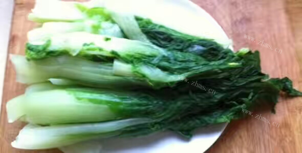 简单蒜茸炝拌小白菜做法图解1)