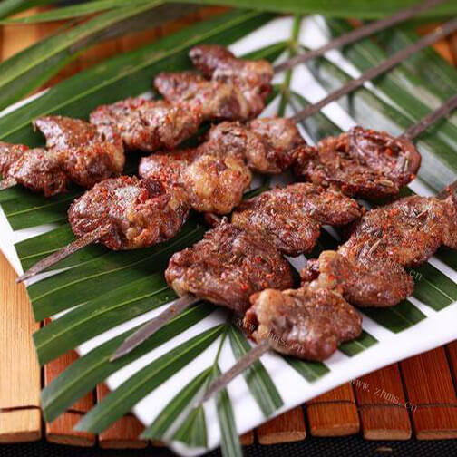 美味的木炭烤肉串