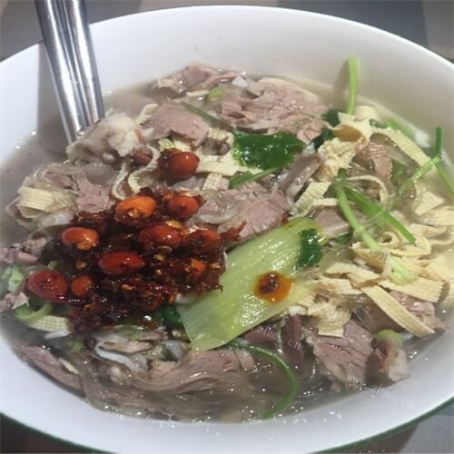 家常豆皮粉丝羊肉汤 