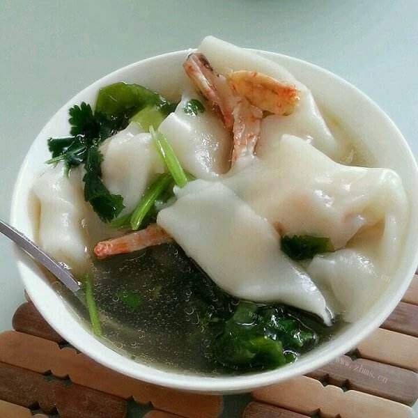 香喷喷的鸡肉香菜馄饨
