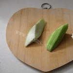 健康美食紫菜丝瓜瘦肉汤做法图解4)