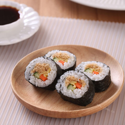 快捷的三丁肉松寿司