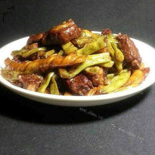 精美的羊排扁豆粘卷子