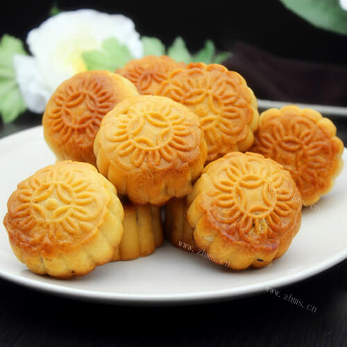 清新的柠檬伍仁月饼