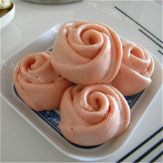 美味的粉红菊花花卷