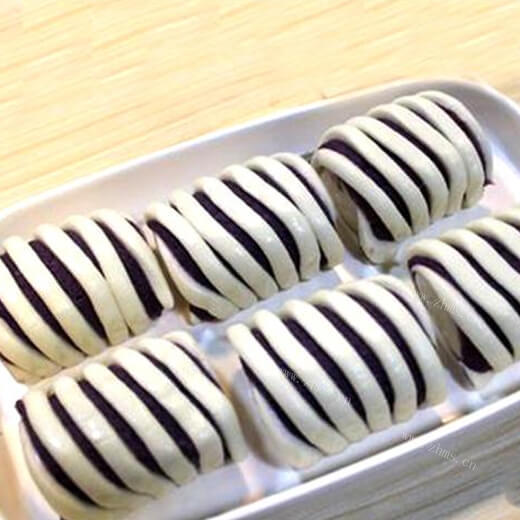漂亮的紫薯卷
