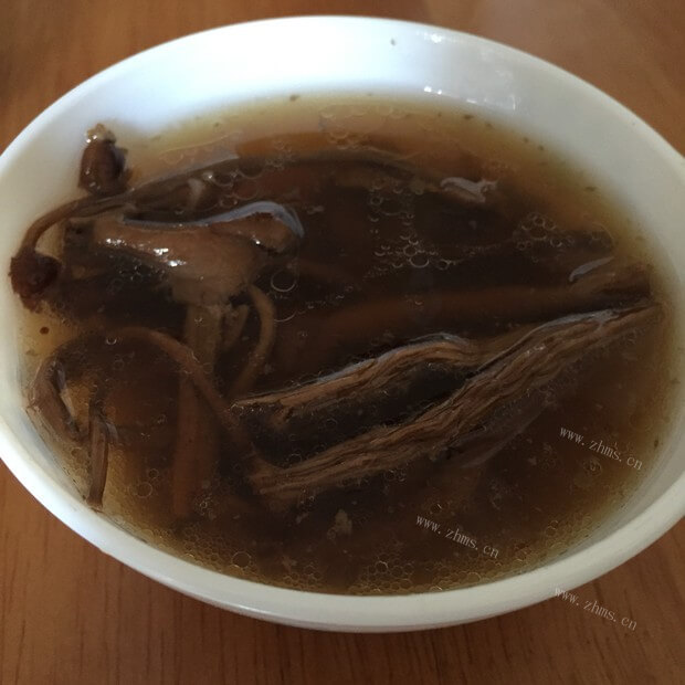 香浓茶树菇煲大骨汤