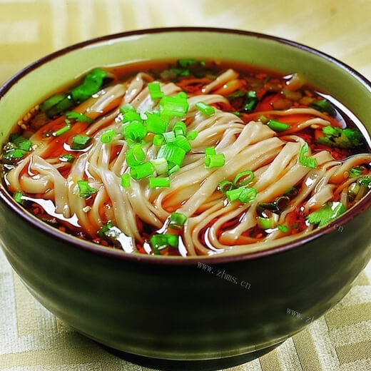 美味的板筋肉汤面
