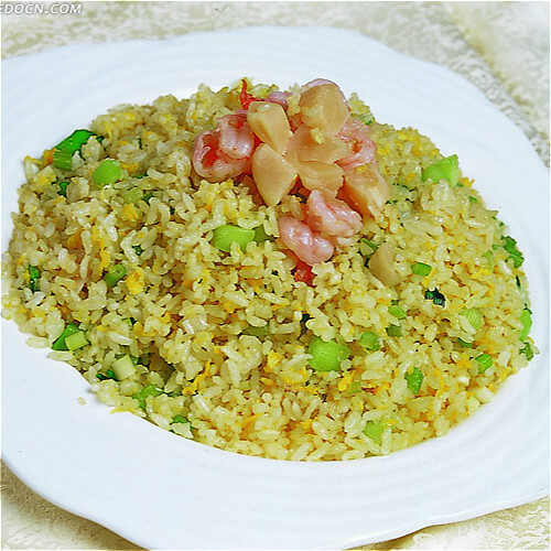 可口的虾仁炒饭