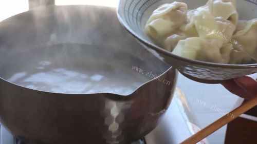 让你食欲十足的红油抄手做法图解6)