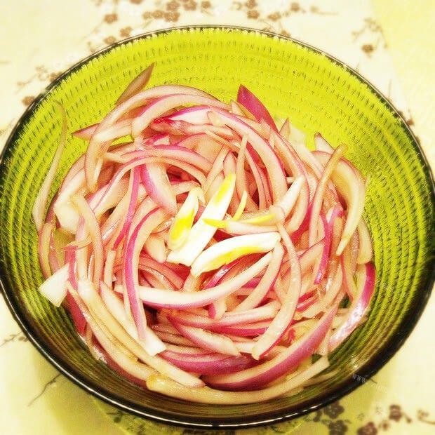 美味爽脆腌洋葱丝