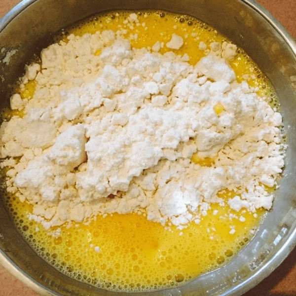 美味的香炸酥肉做法图解4)