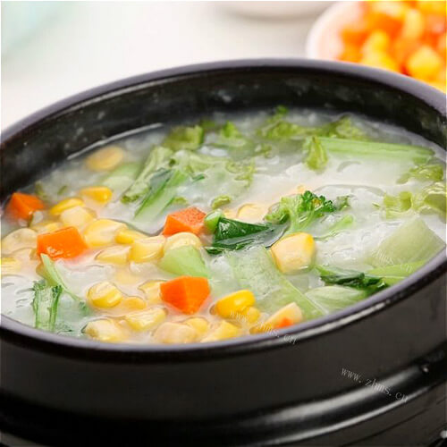 时尚鸡肉培根蔬菜粥